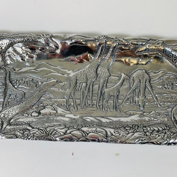 VTG Arthur Court Bread Serving Platter 18" Cast Aluminum Repousse Safari Signed - Picture 10 of 16